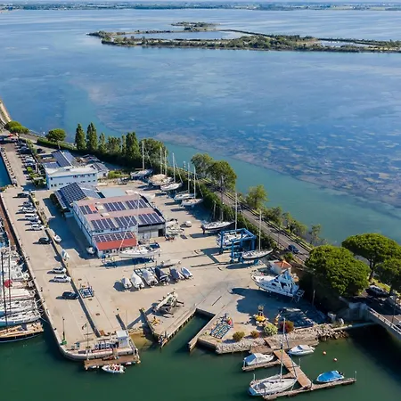 Floating Сasa de vacaciones Grado