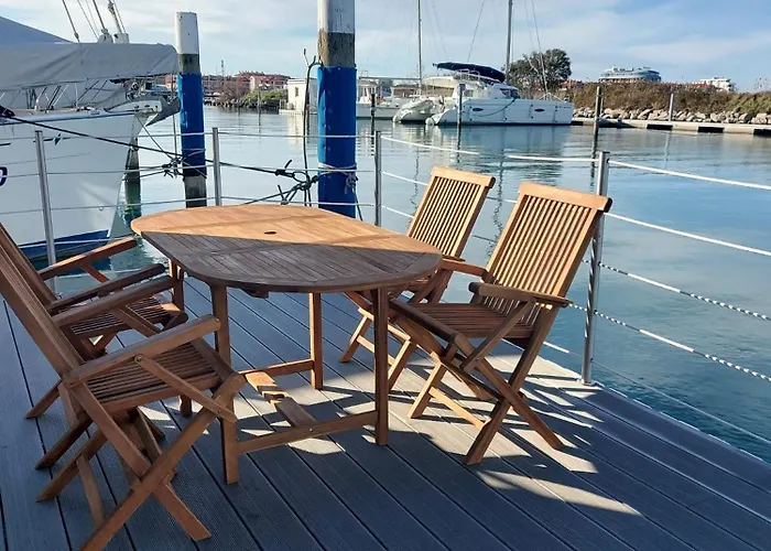 Floating Сasa de vacaciones Grado